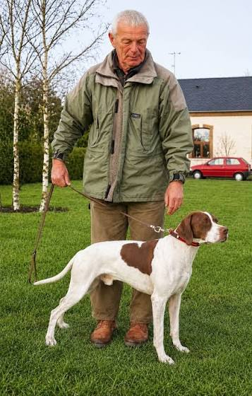 Angelo Mocchi con un Pointer