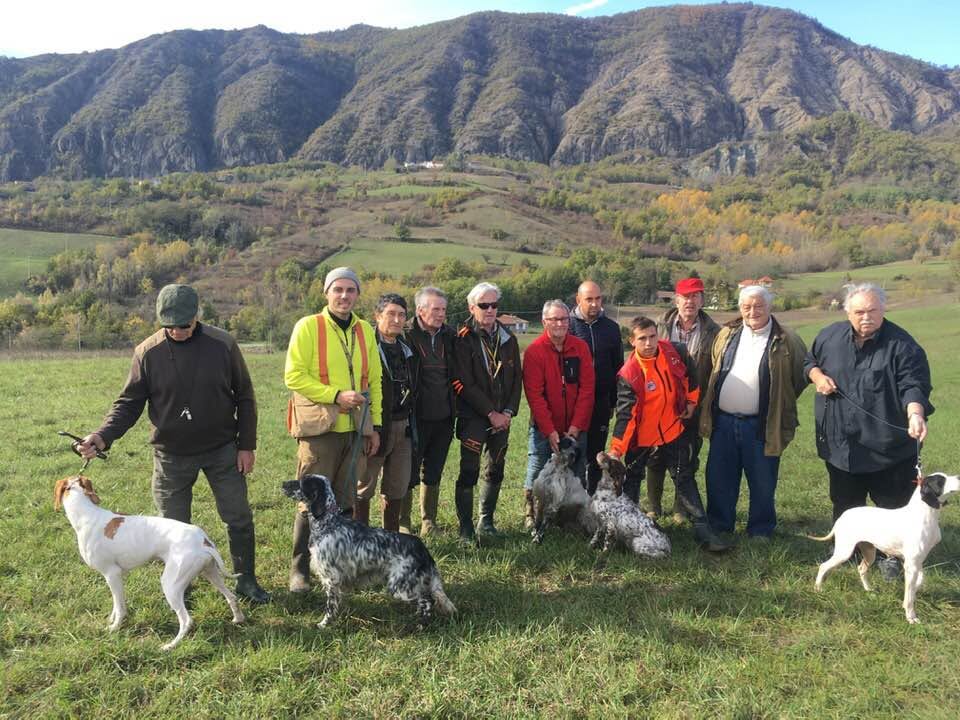 Gruppo con cani a Cantalupo Ligure nel 2019