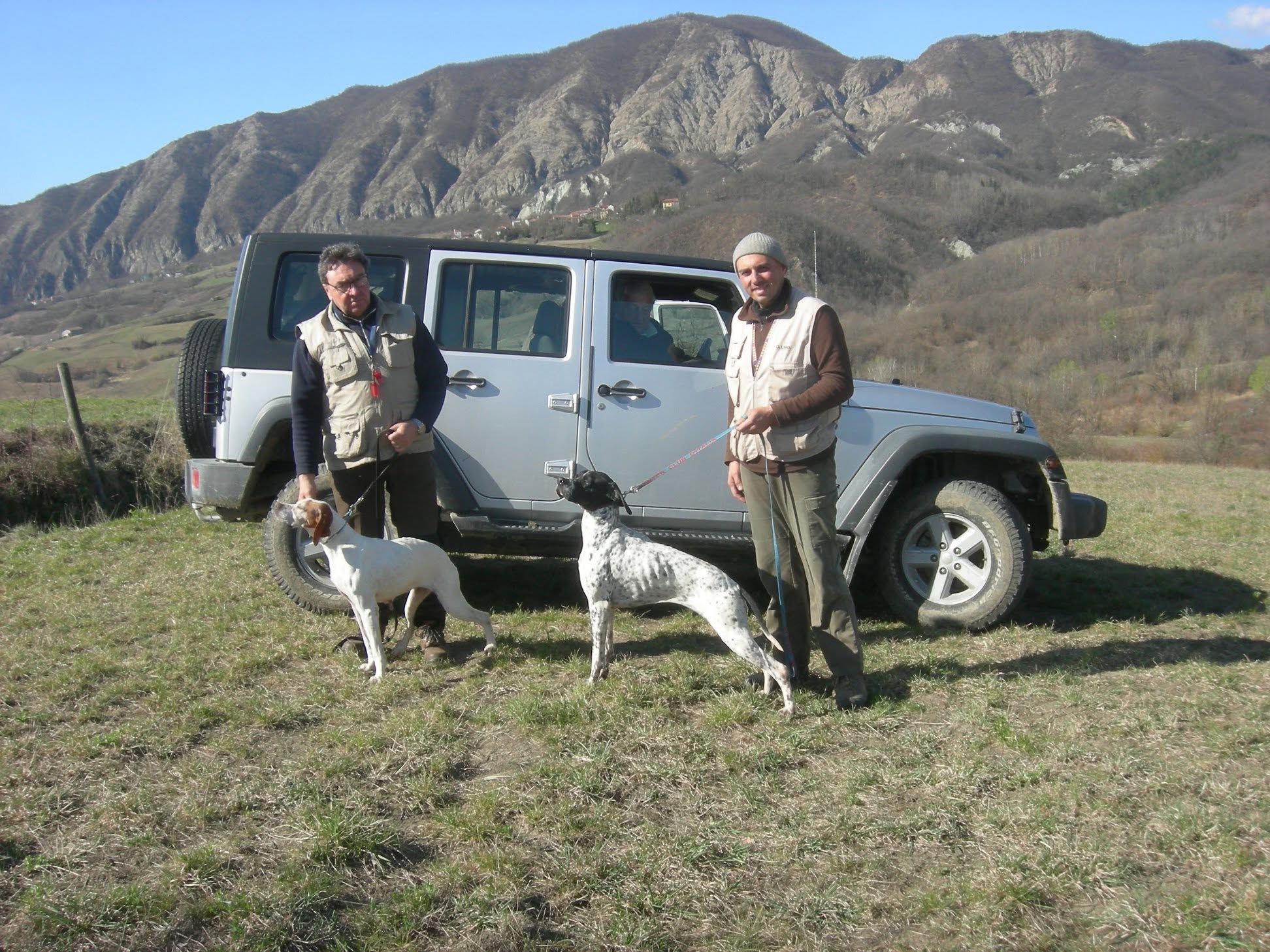 Valerio Cogo a sinistra e Luca Carnevale a destra con due Pointer sul campo